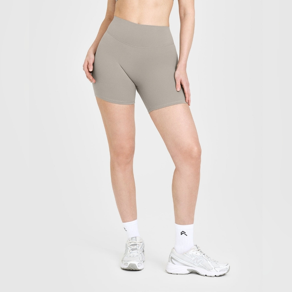 nwt oner active softmotion 6" shorts warm sand sz s